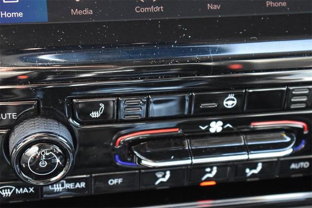 Photo of 2023 Silver Zynith Jeep Grand Cherokee L