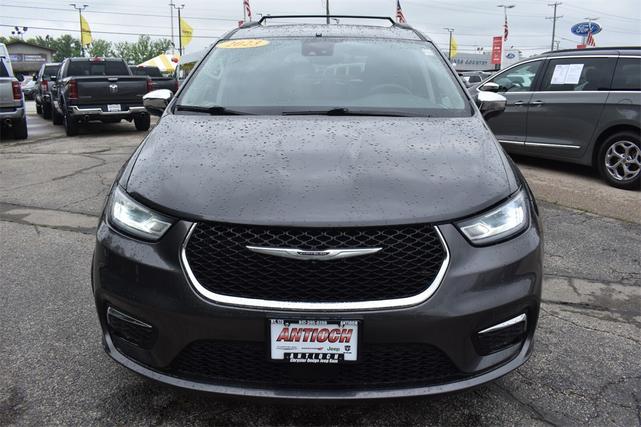 Photo of 2023 Granite Crystal Metallic Clearcoat Chrysler Pacifica