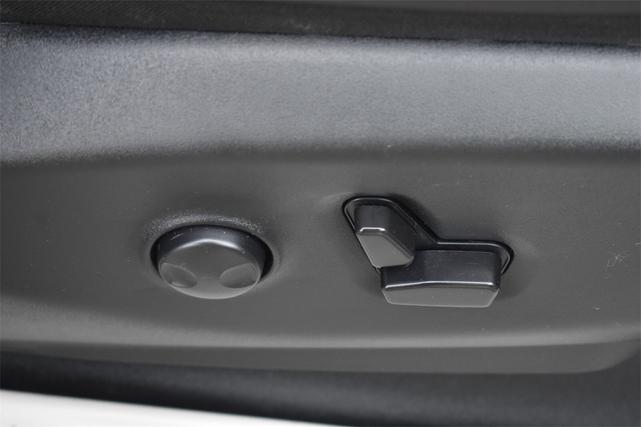 Photo of 2023 Granite Crystal Metallic Clearcoat Chrysler Pacifica