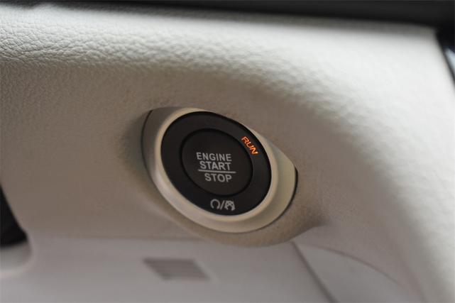 Photo of 2023 Granite Crystal Metallic Clearcoat Chrysler Pacifica