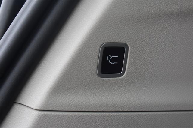 Photo of 2023 Granite Crystal Metallic Clearcoat Chrysler Pacifica
