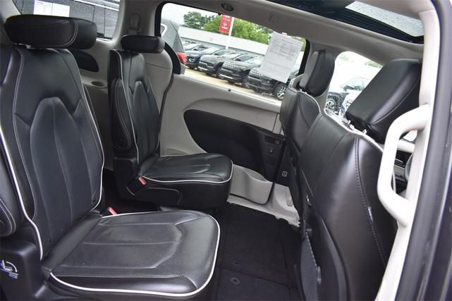 Photo of 2023 Granite Crystal Metallic Clearcoat Chrysler Pacifica