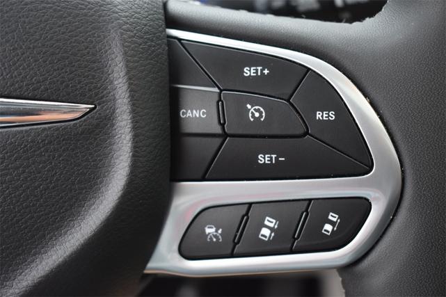 Photo of 2023 Granite Crystal Metallic Clearcoat Chrysler Pacifica