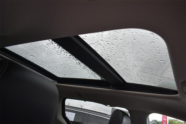 Photo of 2023 Granite Crystal Metallic Clearcoat Chrysler Pacifica