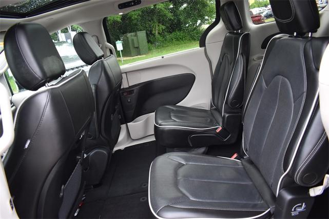 Photo of 2023 Granite Crystal Metallic Clearcoat Chrysler Pacifica