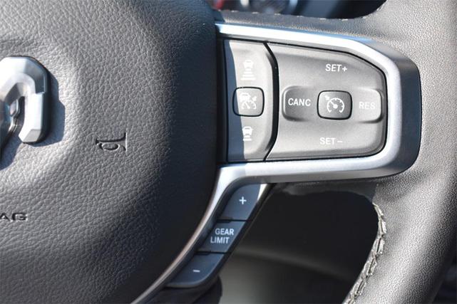 Photo of 2025 Diamond Black Crystal Pearlcoat RAM 1500