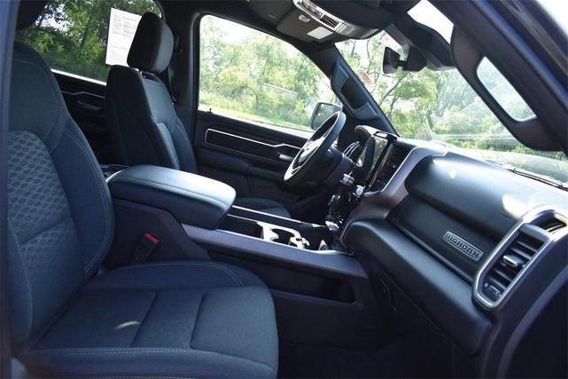Photo of 2025 Diamond Black Crystal Pearlcoat RAM 1500