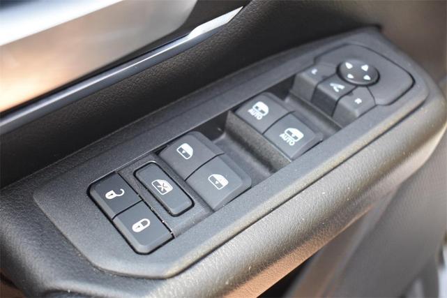 Photo of 2025 Diamond Black Crystal Pearlcoat RAM 1500