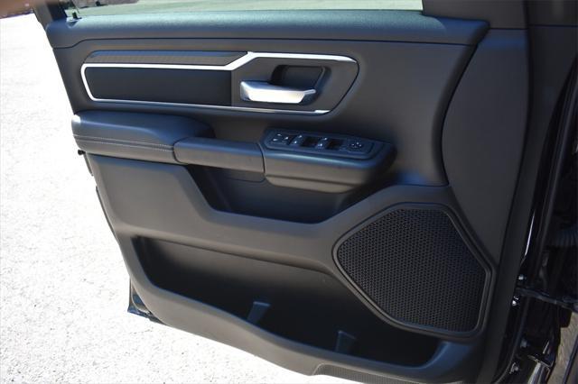 Photo of 2025 Diamond Black Crystal Pearlcoat RAM 1500