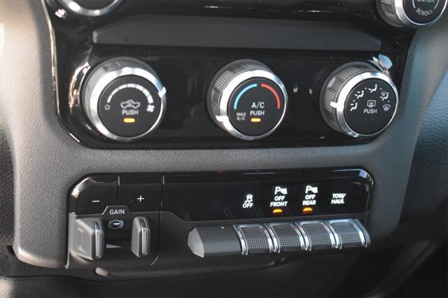 Photo of 2025 Diamond Black Crystal Pearlcoat RAM 1500