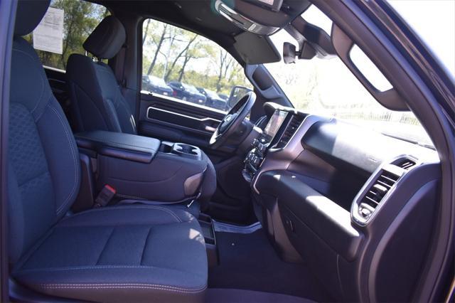 Photo of 2025 Diamond Black Crystal Pearlcoat RAM 1500
