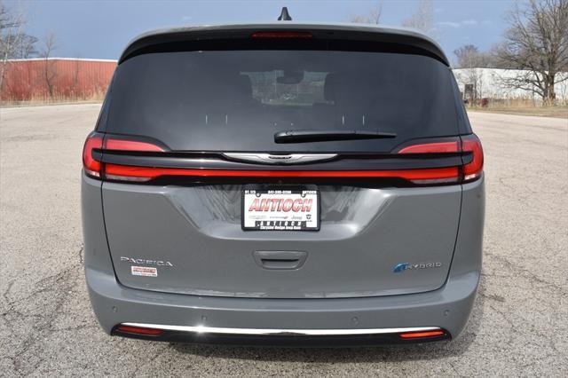 Photo of 2025 Ceramic Gray Clearcoat Chrysler Pacifica Hybrid
