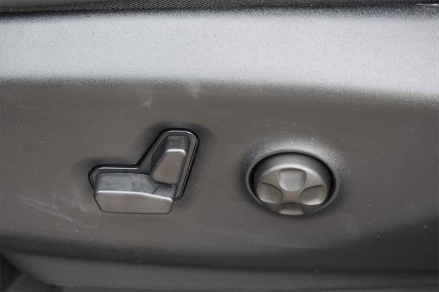Photo of 2025 Ceramic Gray Clearcoat Chrysler Pacifica Hybrid