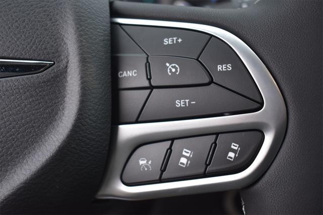 Photo of 2025 Ceramic Gray Clearcoat Chrysler Pacifica Hybrid