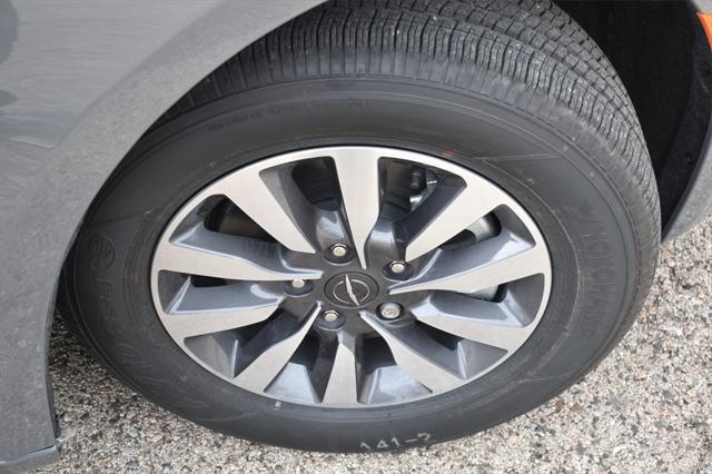 Photo of 2025 Ceramic Gray Clearcoat Chrysler Pacifica Hybrid