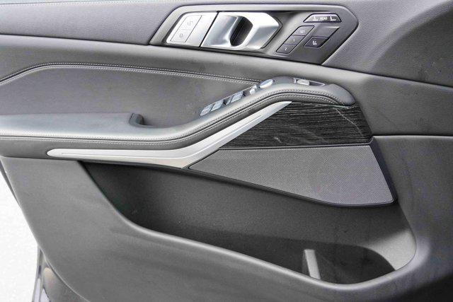 Photo of 2022 Carbon Black Metallic BMW X7