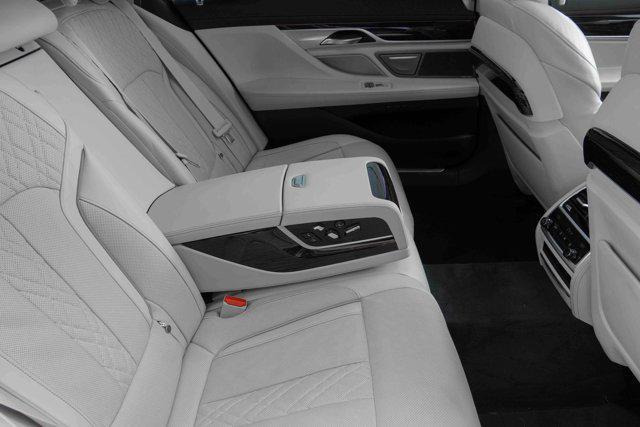 Photo of 2022 Rosso Corsa BMW 750