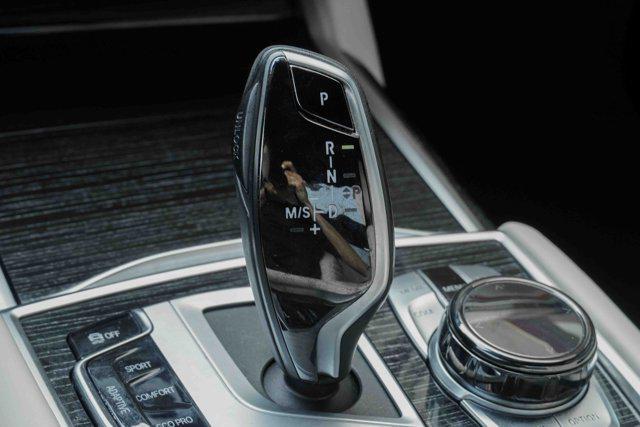 Photo of 2022 Rosso Corsa BMW 750