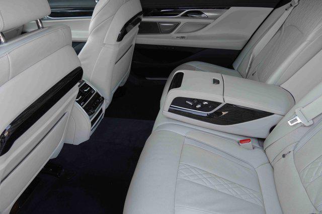 Photo of 2022 Rosso Corsa BMW 750