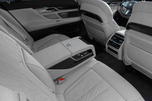 Photo of 2022 Rosso Corsa BMW 750