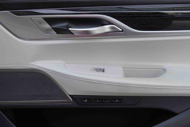 Photo of 2022 Rosso Corsa BMW 750