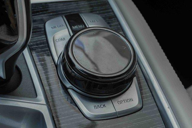 Photo of 2022 Rosso Corsa BMW 750