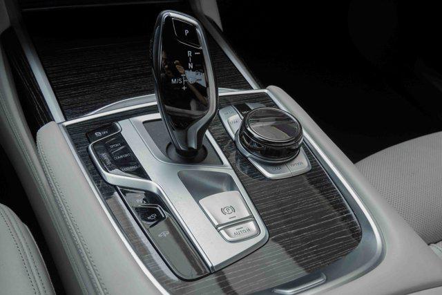 Photo of 2022 Rosso Corsa BMW 750