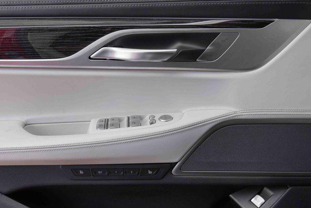 Photo of 2022 Rosso Corsa BMW 750