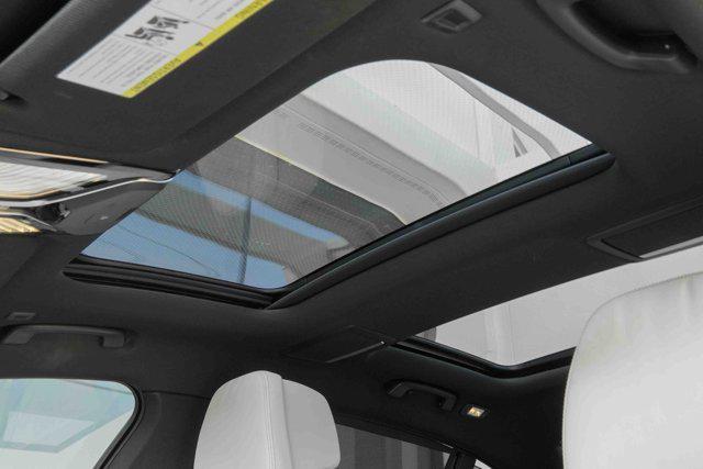 Photo of 2022 Rosso Corsa BMW 750