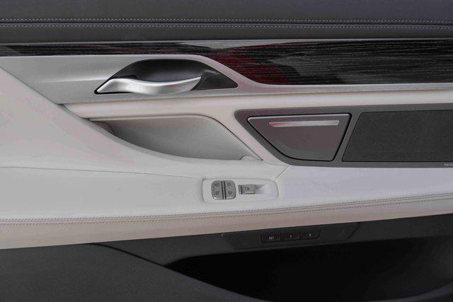 Photo of 2022 Rosso Corsa BMW 750