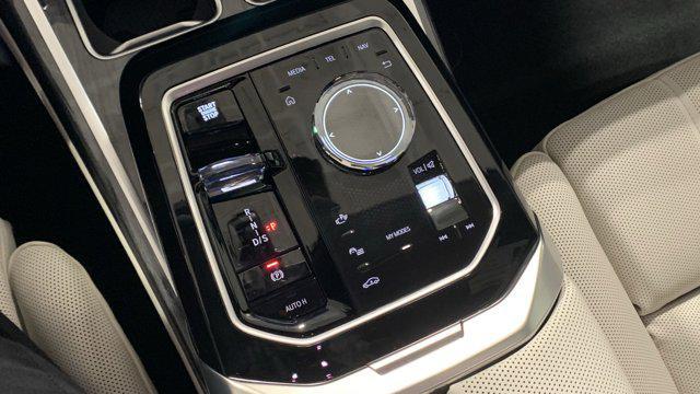 Photo of 2025 Aventurin Red Metallic BMW 760