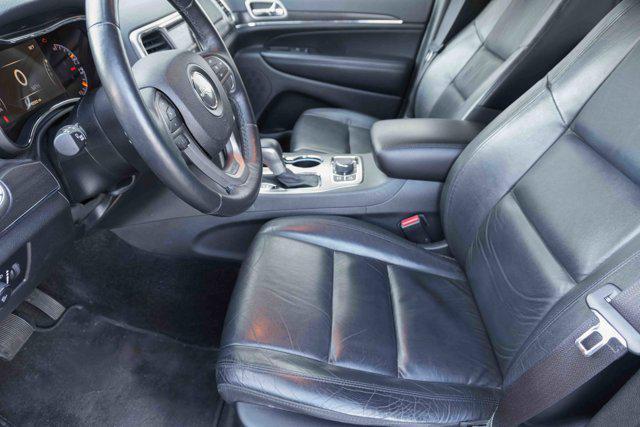 Photo of 2018 Velvet Red Pearlcoat Jeep Grand Cherokee