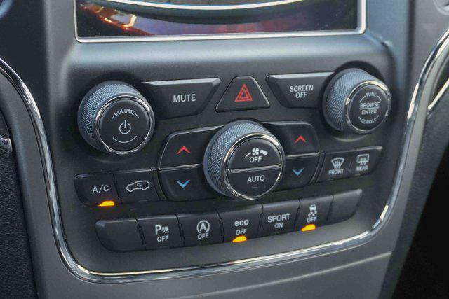 Photo of 2018 Velvet Red Pearlcoat Jeep Grand Cherokee