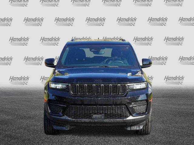 Photo of 2023 Diamond Black Crystal Pearlcoat Jeep Grand Cherokee