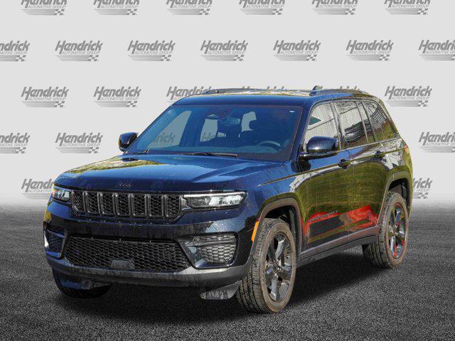 Photo of 2023 Diamond Black Crystal Pearlcoat Jeep Grand Cherokee