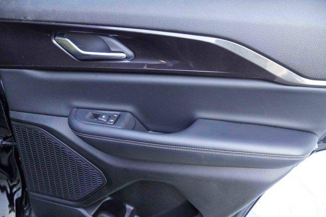 Photo of 2023 Diamond Black Crystal Pearlcoat Jeep Grand Cherokee