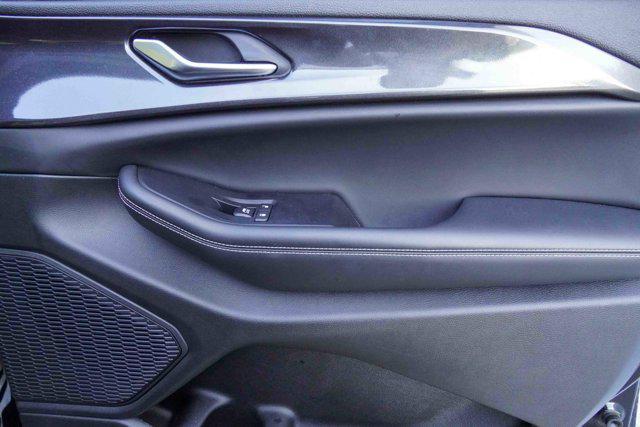 Photo of 2023 Diamond Black Crystal Pearlcoat Jeep Grand Cherokee
