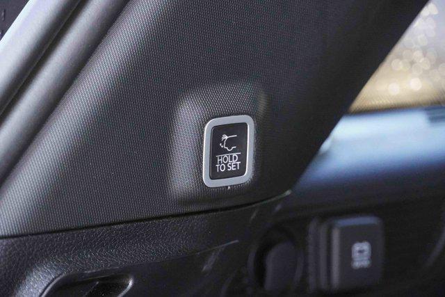 Photo of 2023 Diamond Black Crystal Pearlcoat Jeep Grand Cherokee