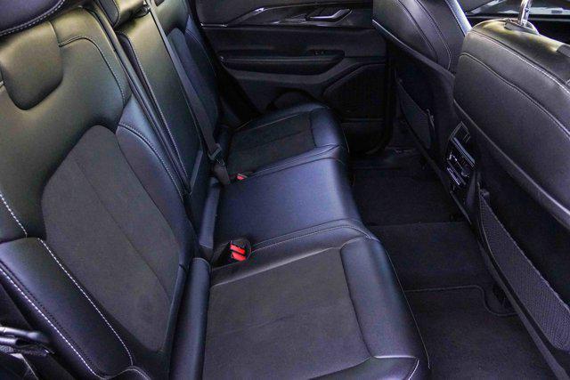 Photo of 2023 Diamond Black Crystal Pearlcoat Jeep Grand Cherokee
