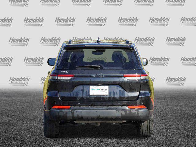 Photo of 2023 Diamond Black Crystal Pearlcoat Jeep Grand Cherokee