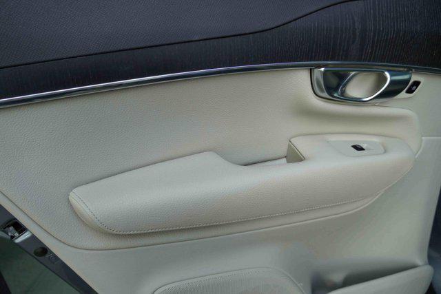 Photo of 2020 OSMUIM GREY Volvo XC90
