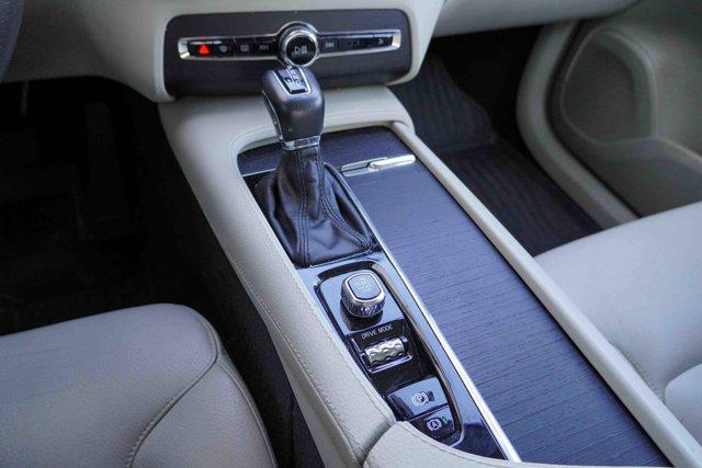 Photo of 2020 OSMUIM GREY Volvo XC90