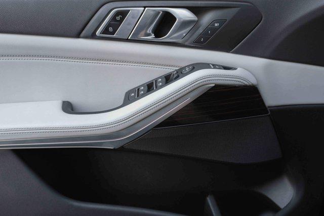 Photo of 2023 Black Sapphire Metallic BMW X5