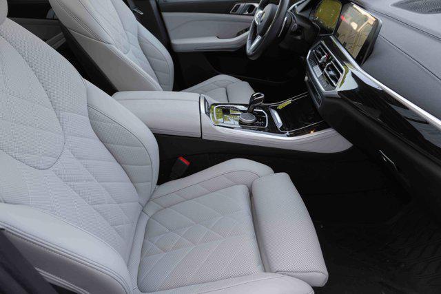 Photo of 2023 Black Sapphire Metallic BMW X5