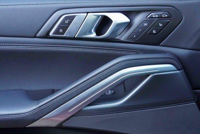 Photo of 2023 Flamenco Red Metallic BMW X6