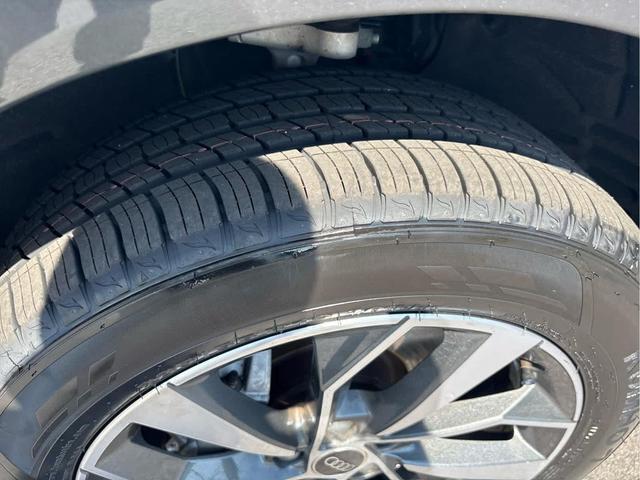 Photo of 2022 Daytona Gray Pearl Effect Audi Q5