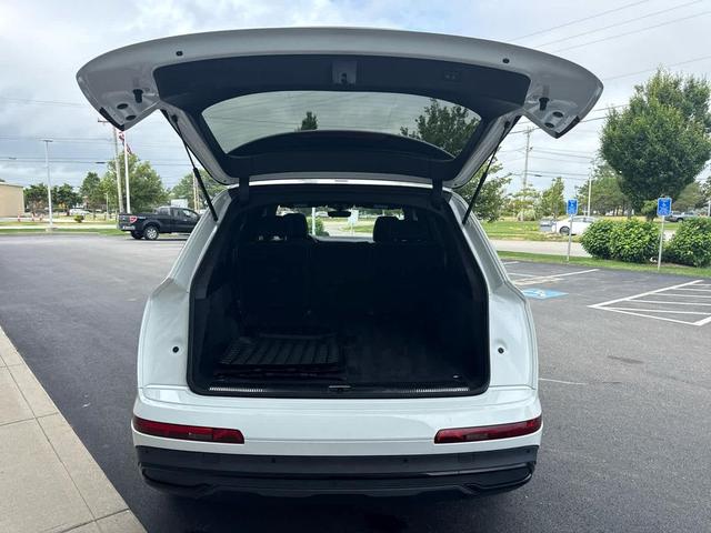 Photo of 2022 Carrara White Audi Q7