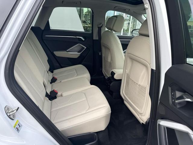 Photo of 2022 Glacier White Metallic Audi Q3