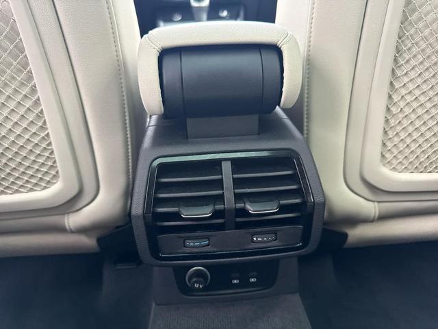 Photo of 2022 Glacier White Metallic Audi Q3