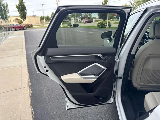 Photo of 2022 Glacier White Metallic Audi Q3